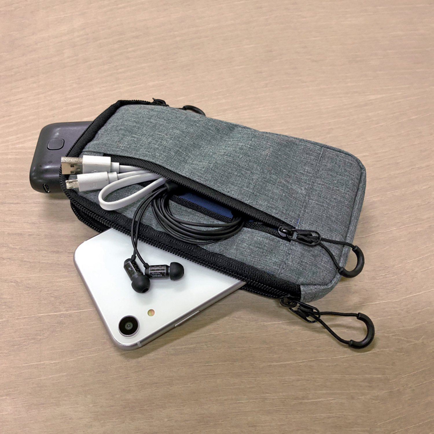 ガジェットポーチ クツワ株式会社 Kutsuwa